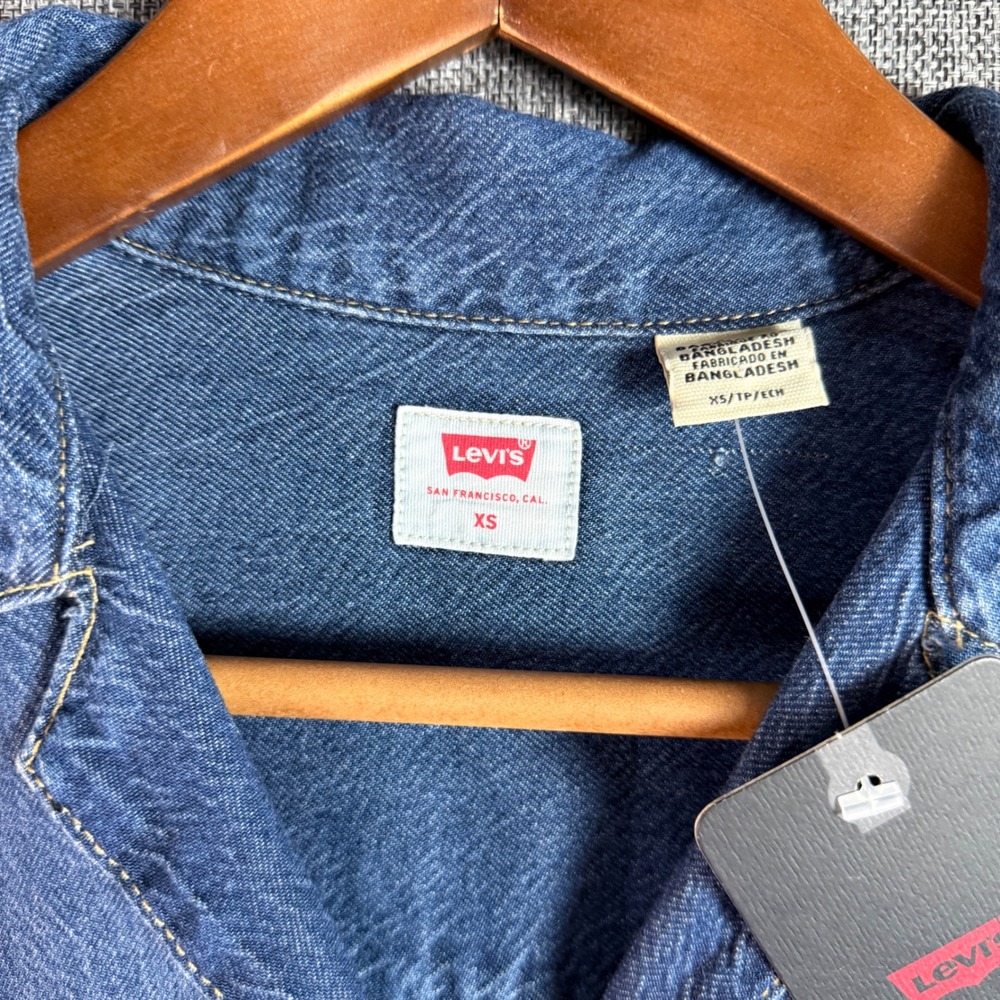Women Levi's Denim Shirt XS Blue Short Sleeve Button Up - Picture 5 of 9